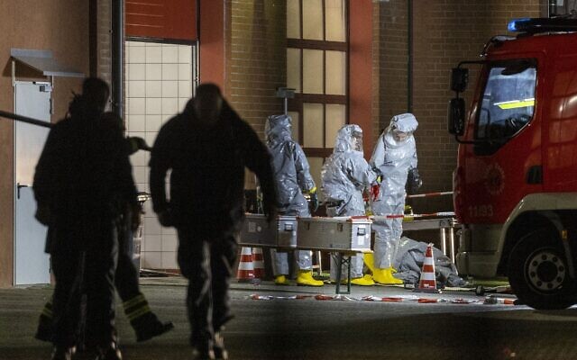 Agents wearing protective suits examine substances on the premises of the fire brigade in Castrop-Rauxel, western Germany, following arrests on suspicion of preparing an 'Islamist attack' using cyanide and ricin, on January 8, 2023. (Christoph Reichwein / DPA / AFP) Agents wearing protective suits examine substances on the premises of the fire brigade in Castrop-Rauxel, western Germany, following arrests on suspicion of preparing an 'Islamist attack' using cyanide and ricin, on January 8, 2023. (Christoph Reichwein / DPA / AFP)