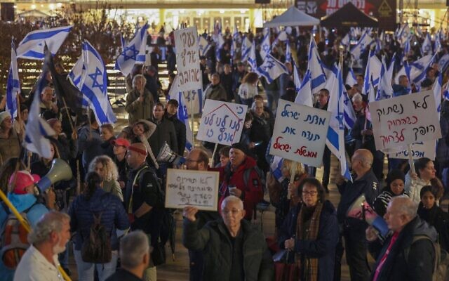 Israelis protest against Benjamin Netanyahu's government, in Tel Aviv, on January 14, 2023. (Ahmad Gharabli/AFP) Israelis protest against Benjamin Netanyahu's government, in Tel Aviv, on January 14, 2023. (Ahmad Gharabli/AFP)