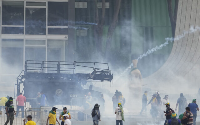 Supporters of Brazil's former President Jair Bolsonaro clash with the police after they stormed the Planalto Palace in Brasilia, Brazil, January 8, 2023. (AP Photo/Eraldo Peres) Supporters of Brazil's former President Jair Bolsonaro clash with the police after they stormed the Planalto Palace in Brasilia, Brazil, January 8, 2023. (AP Photo/Eraldo Peres)