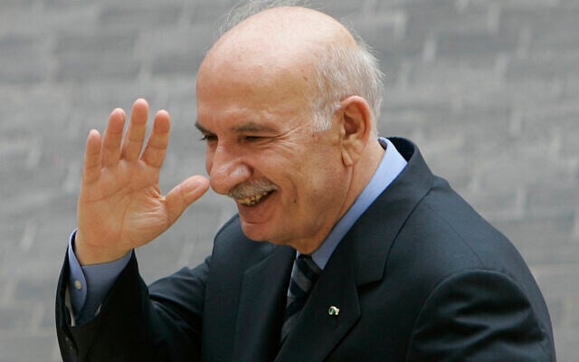 Legislator Hussein al-Husseini, a former parliament speaker waves his hand as he leaves the parliament building after he announced he was quitting his parliamentary seat to protest an Arab-brokered deal that produced a Cabinet of opposing factions, in Beirut, Lebanon, Tuesday, Aug. 12, 2008. (AP Photo/Hussein Malla, File) Legislator Hussein al-Husseini, a former parliament speaker waves his hand as he leaves the parliament building after he announced he was quitting his parliamentary seat to protest an Arab-brokered deal that produced a Cabinet of opposing factions, in Beirut, Lebanon, Tuesday, Aug. 12, 2008. (AP Photo/Hussein Malla, File)