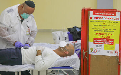 Magen David Adom personnel at a blood donation drive in Moshav Yashresh, central Israel, on March 24, 2020. (Yossi Aloni/Flash90)