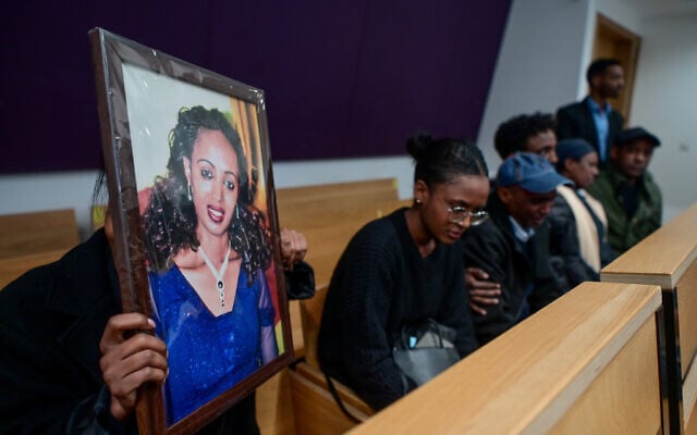Mastwell Mandparo's relatives hold her photo during the sentencing of her husband, convicted of her 2020 murder, at the Tel Aviv District Court, January 4, 2023. (Avshalom Sassoni/Flash90) Mastwell Mandparo's relatives hold her photo during the sentencing of her husband, convicted of her 2020 murder, at the Tel Aviv District Court, January 4, 2023. (Avshalom Sassoni/Flash90)