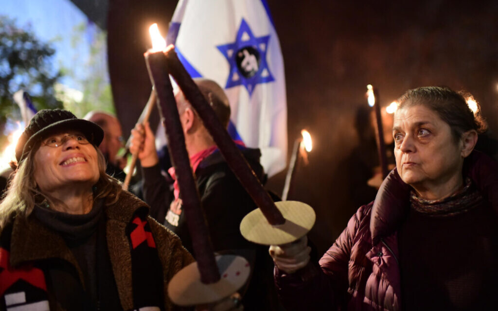 Israelis protest against the government, in Tel Aviv, on January 7, 2023. (Tomer Neuberg/Flash90)