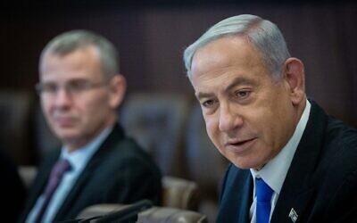 Prime Minister Benjamin Netanyahu (right) and Justice Minister Yariv Levin attend the weekly cabinet meeting at the Prime Minister's Office in Jerusalem on January 15, 2023. (Yonatan Sindel/Flash90)