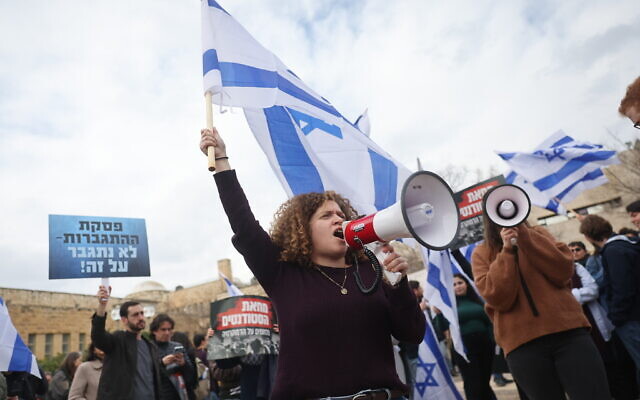 Students at the Hebrew University in Jerusalem protest against the government's planned judicial overhaul, January 16, 2022. (Yonatan Sindel/FLASH90) Students at the Hebrew University in Jerusalem protest against the government's planned judicial overhaul, January 16, 2022. (Yonatan Sindel/FLASH90)