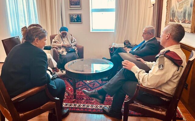 Prime Minister Benjamin Netanyahu (second from right) meets with Agarnesh Mengistu, mother of Hamas captive Avera Mengistu, in Jerusalem on January 20, 2023. (Courtesy) Prime Minister Benjamin Netanyahu (second from right) meets with Agarnesh Mengistu, mother of Hamas captive Avera Mengistu, in Jerusalem on January 20, 2023. (Courtesy)