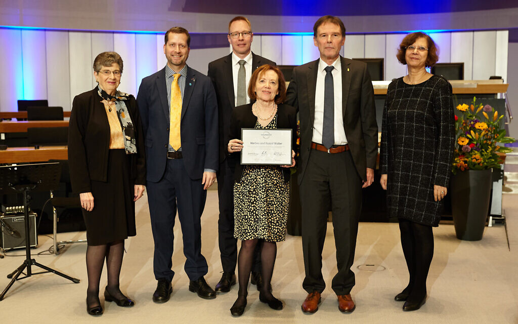Left to right: Judith Obermayer, Joel Obermayer, President of the Berlin
Senate Dennis Buchner, Marlies and Rudolf Walter, and Sara Nachama,
president of the Obermayer award jury, at the award ceremony held at the Abgeordnetenhaus of Berlin, home of the state parliament, January 25, 2023. (Courtesy René Arnold)