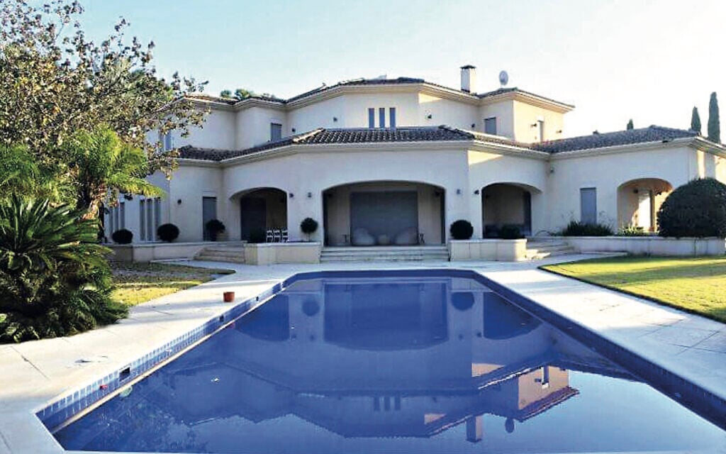 A home in Savyon for sale for NIS 34 million ($10.5 million). (Courtesy lior@savyon- de-botton.co.il) A home in Savyon for sale for NIS 34 million ($10.5 million). (Courtesy lior@savyon- de-botton.co.il)