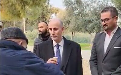 Jordanian Ambassador to Israel Ghassan Majali visits the Temple Mount in Jerusalem on January 17, 2023. (Screenshot: Twitter; used in accordance with Clause 27a of the Copyright Law)