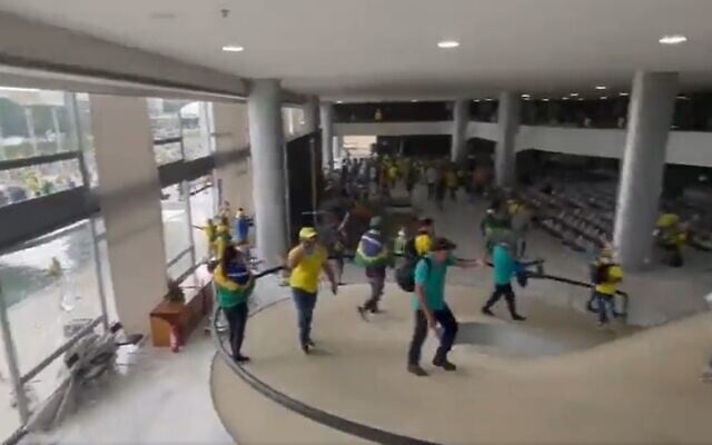 Supporters of Brazilian former president Jair Bolsonaro inside the Congress building in Brasilia after breaking in, January 8, 2023. (Screenshot: Twitter; used in accordance with Clause 27a of the Copyright Law) Supporters of Brazilian former president Jair Bolsonaro inside the Congress building in Brasilia after breaking in, January 8, 2023. (Screenshot: Twitter; used in accordance with Clause 27a of the Copyright Law)