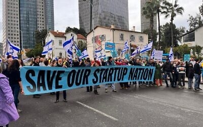 Israeli tech company employees stage protest in Tel Aviv against judicial overhaul, January 21, 2023 (Courtesy)