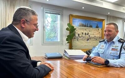Incoming National Security Minister Itamar Ben Gvir (left) meets with Israel Police Commissioner Kobi Shabtai on January 1, 2023 (National Security Ministry)