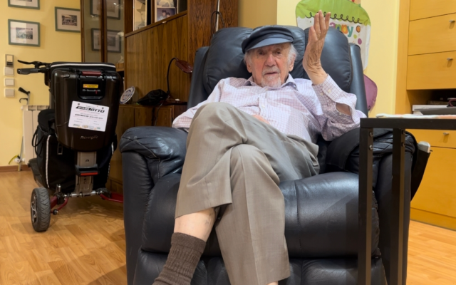 Walter Bingham at a party for his 99th birthday in Jerusalem on January 5, 2023. (Lazar Berman/Times of Israel)