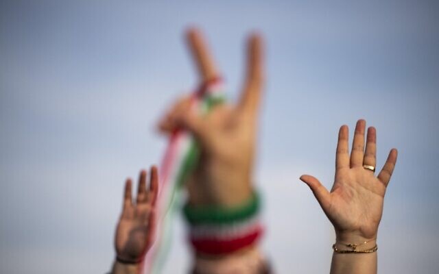 People raise their hands during a demonstration to denounce the Iranian government at the Lincoln Memorial in Washington, DC, on February 11, 2023. (Roberto Schmidt / AFP) People raise their hands during a demonstration to denounce the Iranian government at the Lincoln Memorial in Washington, DC, on February 11, 2023. (Roberto Schmidt / AFP)