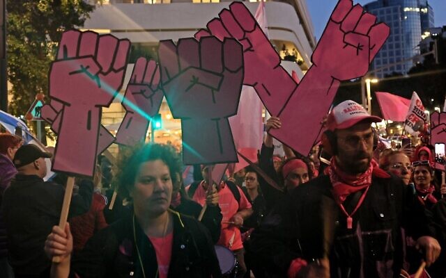 Israelis take part in ongoing protests against controversial legal reforms being touted by the government, in Tel Aviv on February 25, 2023. (JACK GUEZ / AFP) Israelis take part in ongoing protests against controversial legal reforms being touted by the government, in Tel Aviv on February 25, 2023. (JACK GUEZ / AFP)