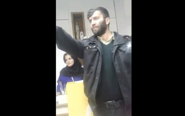 An Iranian police officer refuses to arrest a woman for not wearing a hijab in recent days, in the western province of Kermanshah. (Twitter video screenshot: used in accordance with Clause 27a of the Copyright Law) An Iranian police officer refuses to arrest a woman for not wearing a hijab in recent days, in the western province of Kermanshah. (Twitter video screenshot: used in accordance with Clause 27a of the Copyright Law)
