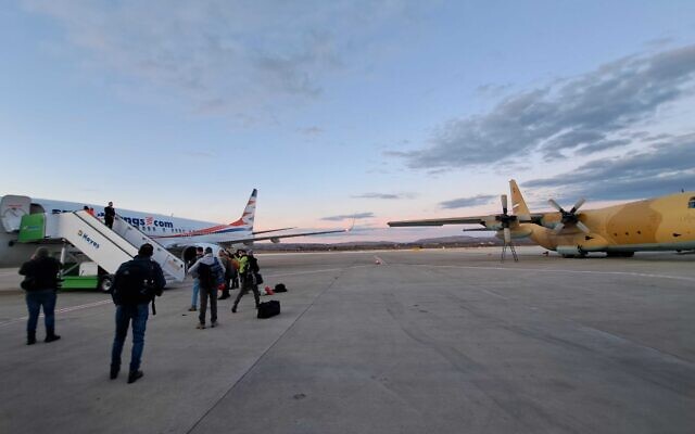 An Israeli aircraft (L) parks next to an Iranian military plane while delivering aid to Turkey earthquake victims in Gaziantep on February 7, 2023 (Judah Ari Gross/Times of Israel)