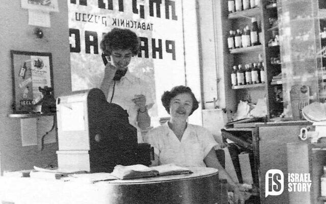 Pharmacists at the Shor Tabachnik Pharmacy on Allenby Street in Tel Aviv, c. 1939. (Image: Shor Tabachnik Pharmacies) Pharmacists at the Shor Tabachnik Pharmacy on Allenby Street in Tel Aviv, c. 1939. (Image: Shor Tabachnik Pharmacies)