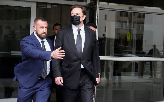 Elon Musk, center, leaves a federal courthouse in San Francisco, February 3, 2023. (AP Photo/Jeff Chiu) Elon Musk, center, leaves a federal courthouse in San Francisco, February 3, 2023. (AP Photo/Jeff Chiu)