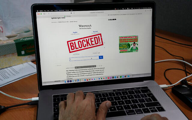A computer screen displays a notice blocking the Wikipedia website through an online news site in Islamabad, Pakistan, Feb. 6, 2023 (AP Photo/Anjum Naveed) A computer screen displays a notice blocking the Wikipedia website through an online news site in Islamabad, Pakistan, Feb. 6, 2023 (AP Photo/Anjum Naveed)