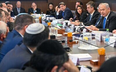 Prime Minister Benjamin Netanyahu (top R) leads a cabinet meeting to discuss the annual budget on February 23, 2023. (Kobi Gideon/GPO)