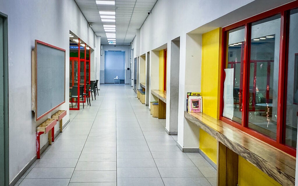 Illustrative: View of an empty school at in Tel Aviv following a strike of the Teachers Union, on June 19, 2022. (Avshalom Sassoni/Flash90) Illustrative: View of an empty school at in Tel Aviv following a strike of the Teachers Union, on June 19, 2022. (Avshalom Sassoni/Flash90)