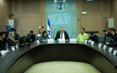 Ya'akov Asher, head of the Interior and Environmental Protection Committee, center, leads a committee meeting at the Knesset in Jerusalem, January 10, 2023. (Yonatan Sindel/Flash90)
