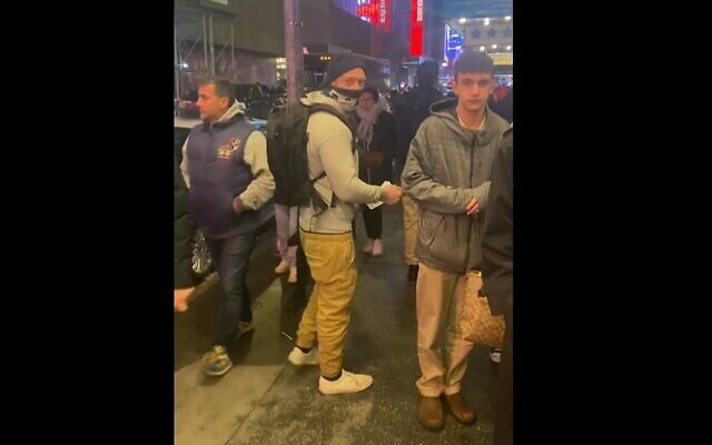 A person identified with the National Socialist Movement, a neo-Nazi group headquartered in Florida that has a swastika in its logo, carrying a poster that accuses Leo Frank of being a pedophile outside a Broadway theater that is hosting the play 'Parade,' February 21, 2023. (Screenshot from Twitter, used in accordance with Clause 27a of the Copyright Law) A person identified with the National Socialist Movement, a neo-Nazi group headquartered in Florida that has a swastika in its logo, carrying a poster that accuses Leo Frank of being a pedophile outside a Broadway theater that is hosting the play 'Parade,' February 21, 2023. (Screenshot from Twitter, used in accordance with Clause 27a of the Copyright Law)