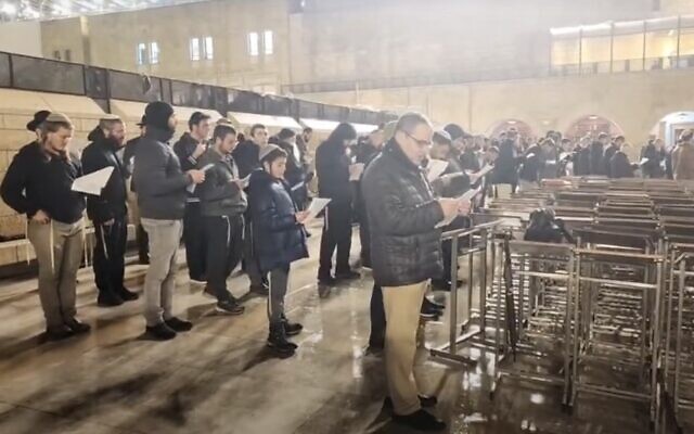 Screen capture from video of a public prayer service for the recovery of an IDF paratrooper seriously injured in a terror attack, held at the Western Wall in Jerusalem, January 31, 2023. (YouTube. Used in accordance with Clause 27a of the Copyright Law) Screen capture from video of a public prayer service for the recovery of an IDF paratrooper seriously injured in a terror attack, held at the Western Wall in Jerusalem, January 31, 2023. (YouTube. Used in accordance with Clause 27a of the Copyright Law)