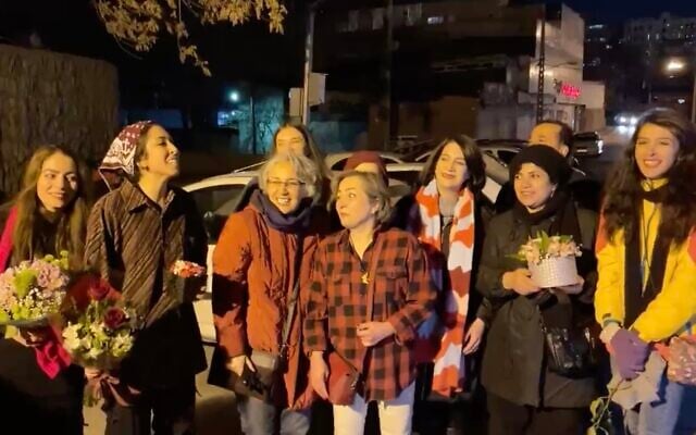 In a video posted to the Twitter account of Alieh Motalebzadeh on February 9, 2023, a group of Iranian women activists chant pro-protest slogans after being freed from Tehran's Evin prison. (Twitter screenshot; used in accordance with Clause 27a of the Copyright Law)