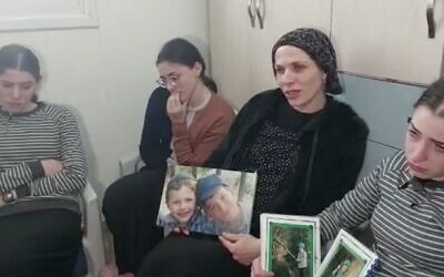 Devorah Paley holds a picture of her sons Yaakov Yisrael and Asher Menahem, who were killed in a February 10, 2023, terror attack in Jerusalem, as she speaks to reporters while marking the traditional Jewish mourning period, February 12, 2023. (Twitter screenshot; Used in accordance with Clause 27a of the Copyright Law)