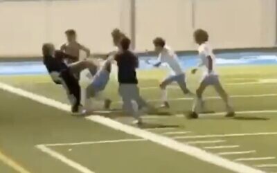 A brawl between students from Scheck Hillel Community School and Archbishop Coleman Carroll High School on February 15, 2023. (Screenshot: Twitter; used in accordance with Clause 27a of the Copyright Law)