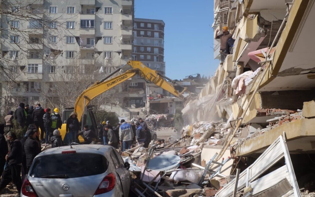 Israeli and local rescue teams work to retrieve survivors from the rubble of collapsed buildings in Kahramanmaras, on February 8, 2023, following a 7.8-magnitude earthquake that struck southeast Turkey. (Judah Ari Gross/Times of Israel)