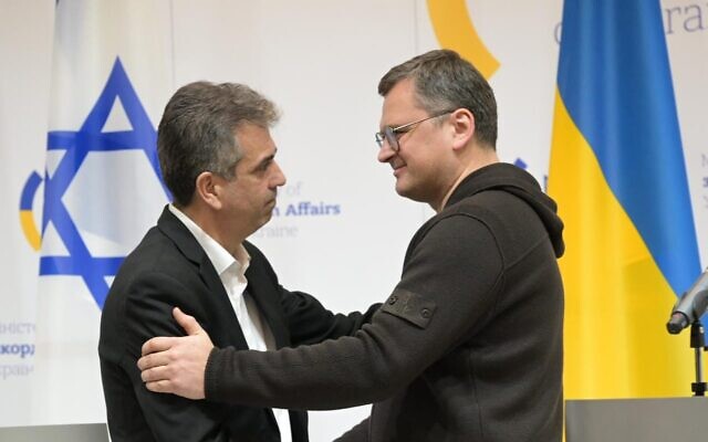 Foreign Minister Eli Cohen (L) shakes hands with Ukrainian Foreign Minister Dmytro Kuleba in Kyiv, February 16, 2023 (Shlomi Amsalem/GPO) Foreign Minister Eli Cohen (L) shakes hands with Ukrainian Foreign Minister Dmytro Kuleba in Kyiv, February 16, 2023 (Shlomi Amsalem/GPO)