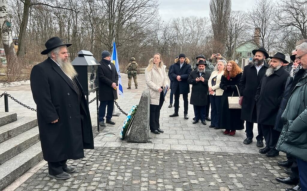 Leading Ukraine Rabbi Moshe Azman of Kyiv's Brodsky Synagogue recites the Kaddish prayer at Babyn Yar during Foreign Minister Eli Cohen's visit February 16, 2023 (Lazar Berman/The Times of Israel)