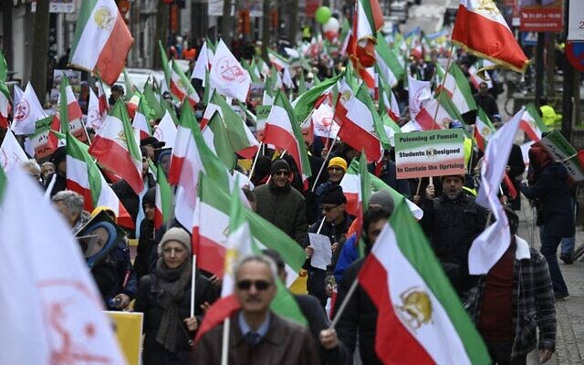 Demonstrators hold Iranian flags during a protest in support of Iranian resistance in front of the European Union headquarters in Brussels on March 20, 2023. (John THYS / AFP) Demonstrators hold Iranian flags during a protest in support of Iranian resistance in front of the European Union headquarters in Brussels on March 20, 2023. (John THYS / AFP)