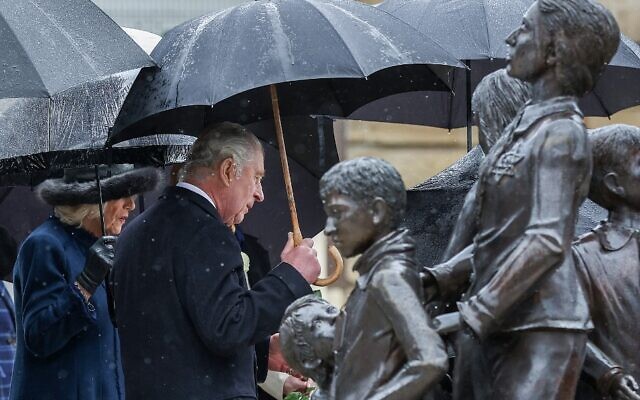 Britain's King Charles III and Camilla, Queen Consort, visit the Kindertransport Memorial at the Dammtor railway station in Hamburg, northern Germany, on March 31, 2023. (Ronny Hartmann/AFP) Britain's King Charles III and Camilla, Queen Consort, visit the Kindertransport Memorial at the Dammtor railway station in Hamburg, northern Germany, on March 31, 2023. (Ronny Hartmann/AFP)