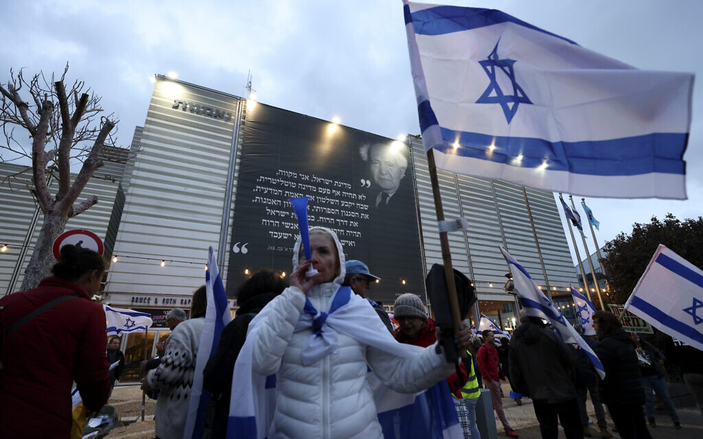 Protesters gather during a rally against the government's controversial judicial overhaul bill in Tel Aviv on March 18, 2023. (Jalaa Marey / AFP)