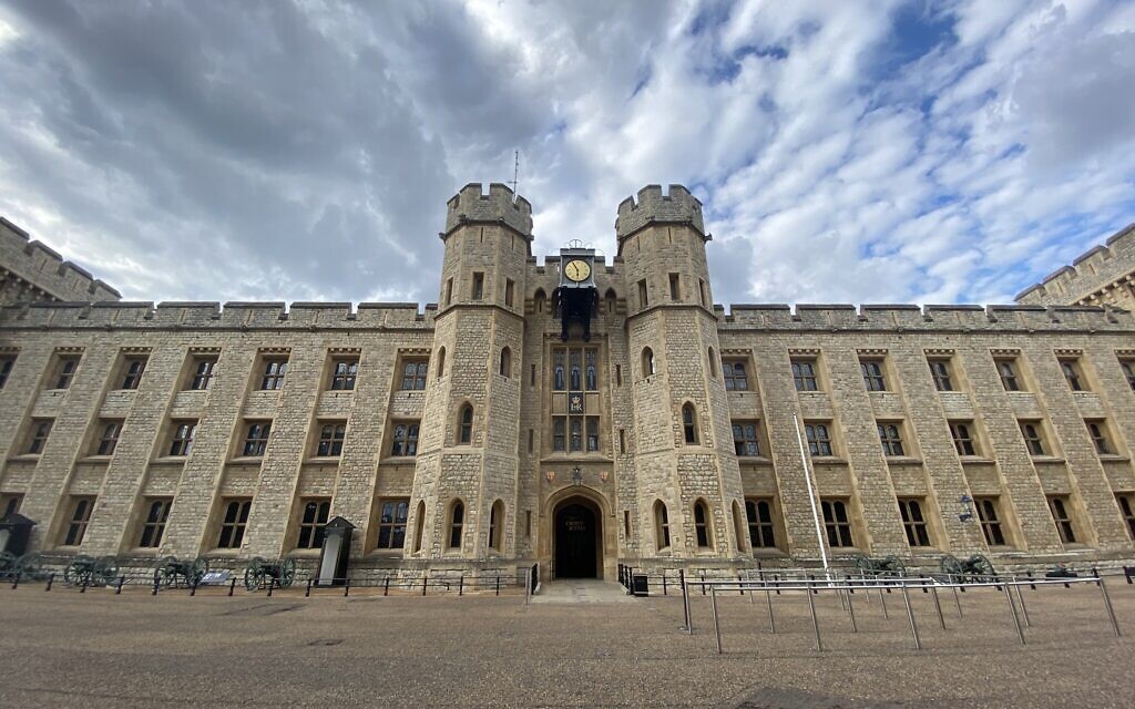 A photograph of the Jewel House in the Tower of London where the Crown Jewels are kept. (© Historic Royal Palaces)