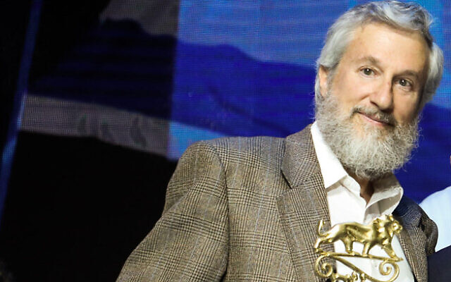 Prof. Moshe Koppel receiving a prize in Jerusalem on June 4, 2019. (Gershon Elinson/Flash90)
