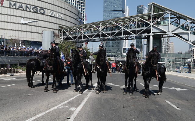 Mounted police are seen during a protest against the government's planned judicial overhaul, in Tel Aviv, March 1, 2023. (Avshalom Sassoni/Flash90) Mounted police are seen during a protest against the government's planned judicial overhaul, in Tel Aviv, March 1, 2023. (Avshalom Sassoni/Flash90)