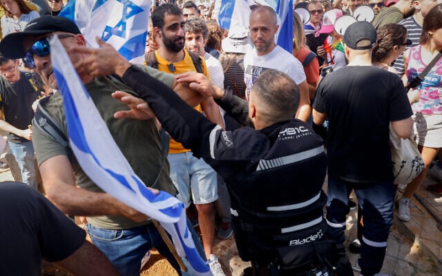 Police clash with protesters during a demonstration against the Israeli government's planned judicial overhaul, in Tel Aviv, March 1, 2023. (Erik Marmor/Flash90) Police clash with protesters during a demonstration against the Israeli government's planned judicial overhaul, in Tel Aviv, March 1, 2023. (Erik Marmor/Flash90)