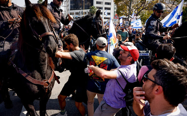 Mounted police move against demonstrators protesting the government's planned judicial overhaul, in Tel Aviv, March 1, 2023. (Erik Marmor/Flash90)