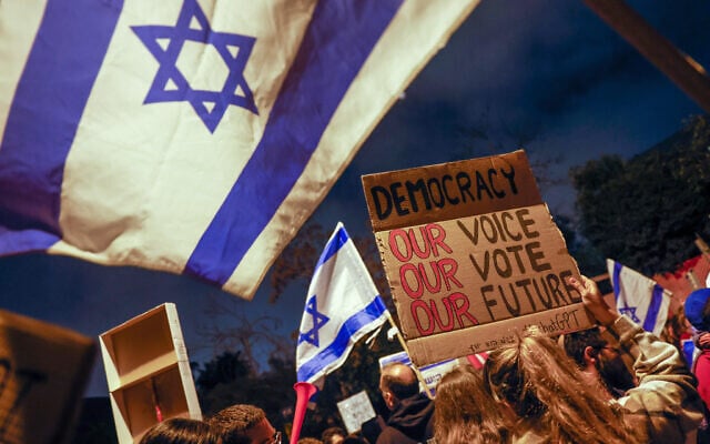 File: Israelis protest against the government's planned judicial overhaul outside the home of Economy Minister Nir Barkat in Jerusalem, on March 6, 2023. (Erik Marmor/Flash90) File: Israelis protest against the government's planned judicial overhaul outside the home of Economy Minister Nir Barkat in Jerusalem, on March 6, 2023. (Erik Marmor/Flash90)