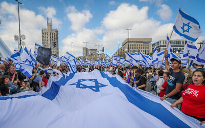 Israelis protest outside the Supreme Court in Jerusalem against the government's judicial overhaul, March 27, 2023. (Jamal Awad/Flash90)