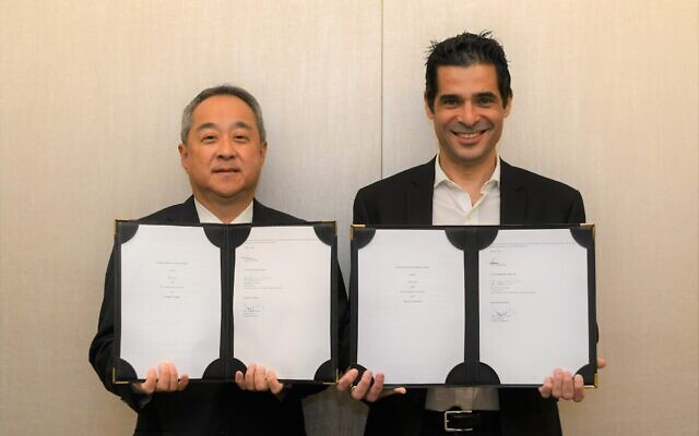 Left: Shingo Ueno, Executive Vice President and Head of Energy Innovation Initiative, Sumitomo Corporation. Right: Talmon Marco, CEO, H2Pro. (Courtesy, Sumitomo Corporation) Left: Shingo Ueno, Executive Vice President and Head of Energy Innovation Initiative, Sumitomo Corporation. Right: Talmon Marco, CEO, H2Pro. (Courtesy, Sumitomo Corporation)