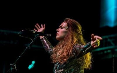 Polish Yiddish singer-songwriter Maria Ka in concert. (Iwona Wojdowska)