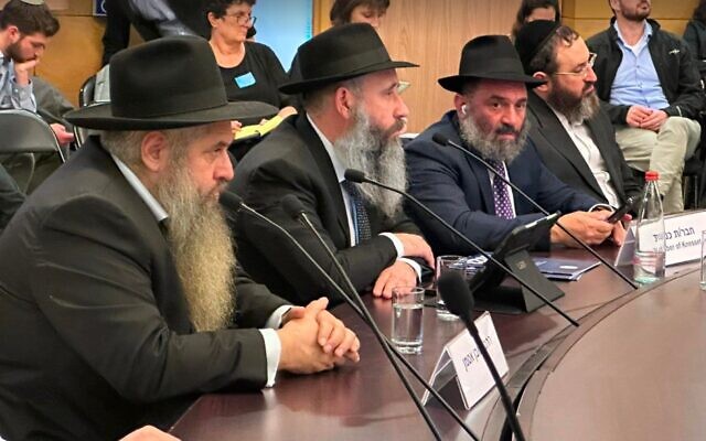Top Ukraine Rabbi Moshe Azman, left, speaks in the Knesset, March 20, 2023 (Office of Rabbi Moshe Azman)