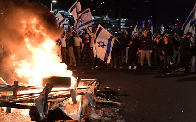 Protesters block the Ayalon highway in Tel Aviv during a demonstrations against the government's planned judicial overhaul on March 26, 2023. (Tomer Neuberg/Flash90) Protesters block the Ayalon highway in Tel Aviv during a demonstrations against the government's planned judicial overhaul on March 26, 2023. (Tomer Neuberg/Flash90)