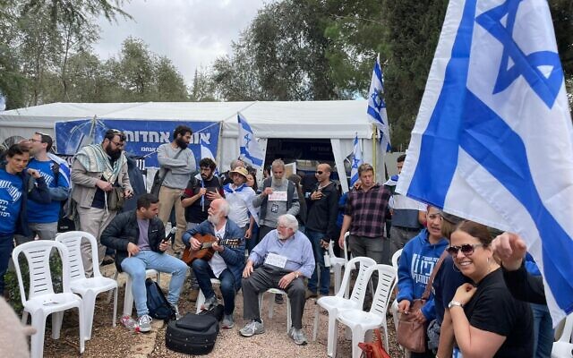 Protesters at a 'Unity Tent' in Jerusalem amid demonstrations against the judicial overhaul, March 27, 2023 (Carrie Keller-Lynn/Times of Israel)